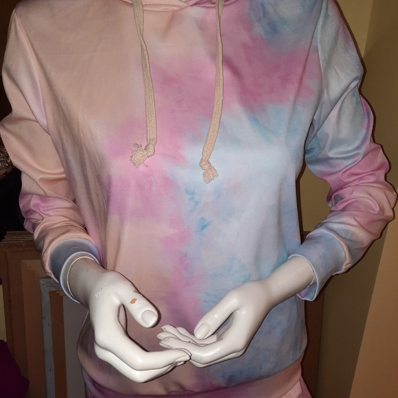 Jogging Suit - Picture 4 of 6